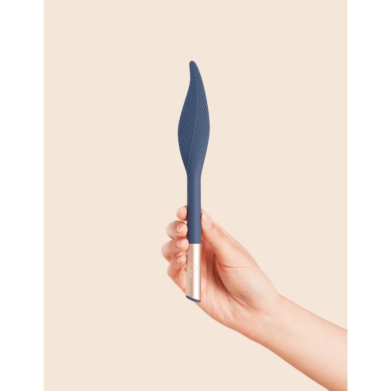 holding deia feather vibrator