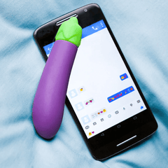 Emojibator Eggplant Vibrator - Dreamy Desire