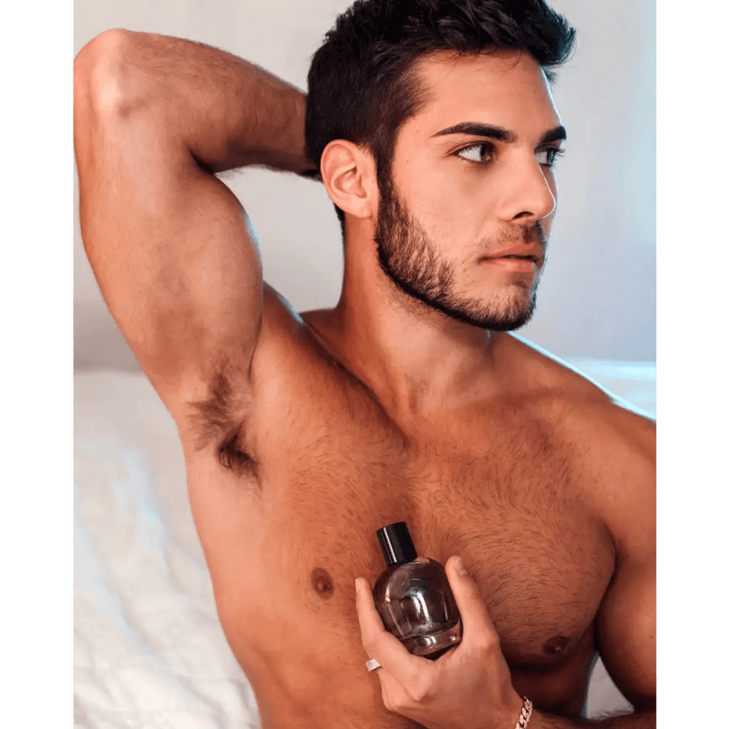 men using pheromone perfume