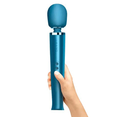 Hand holding Le Wand Pacific Blue vibrating massager upright to show full ergonomic scale