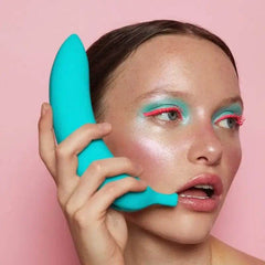 Love To Love Oh Oui Banana Vibrator Blue Lagoon - Dreamy Desire