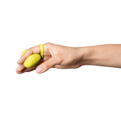 Side view of hand gripping Dame Fin Citrus 2.0 with loop secured around finger for stable hold